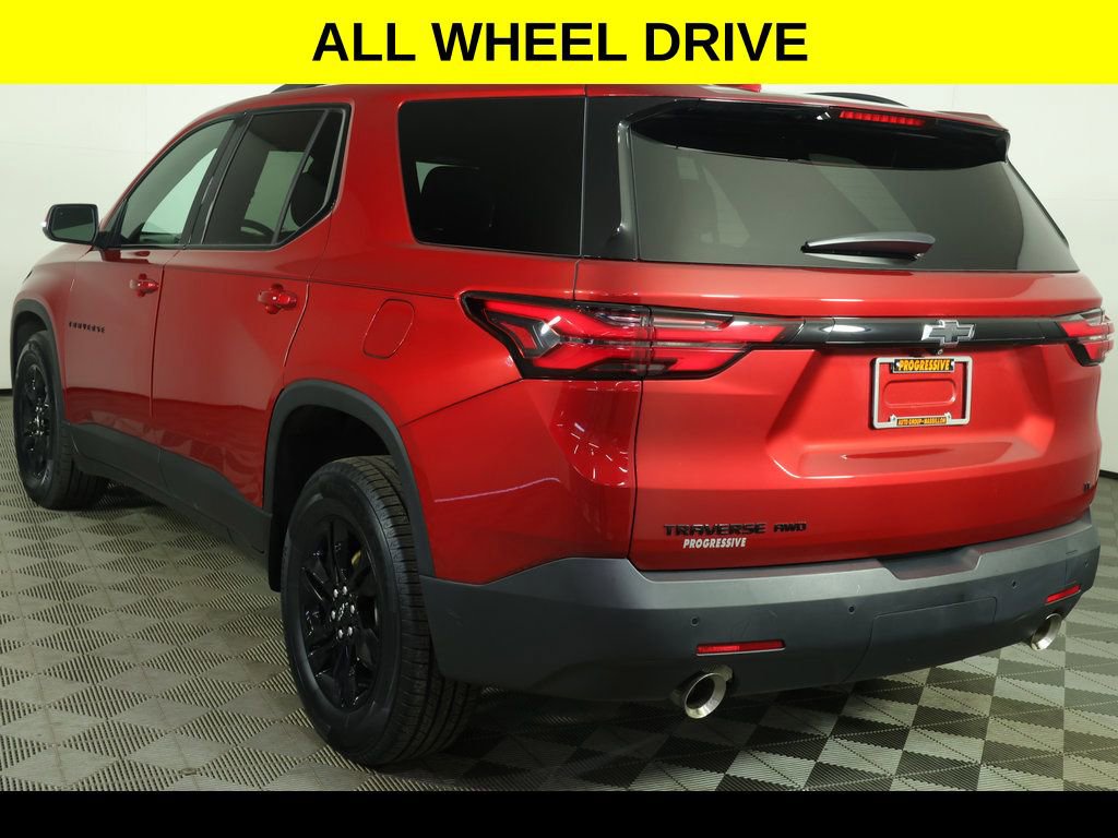 Used 2022 Chevrolet Traverse LT w/ Midnight/Sport Edition image 4