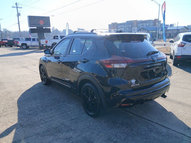 Used 2022 Nissan Kicks SR w/ Interior Electronics Package FWD image 5