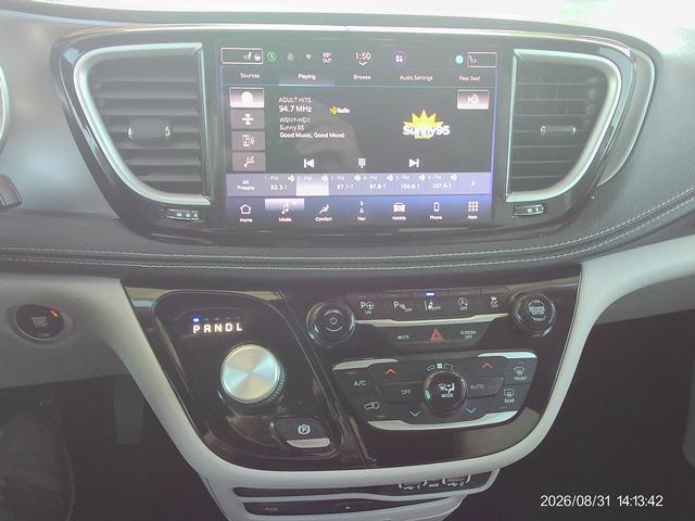 Used 2021 Chrysler Pacifica Touring-L w/ Uconnect Theater Family Group AWD/4WD image 13