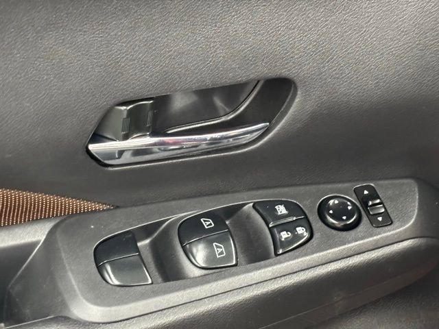 Used 2022 Nissan Kicks SR image 12