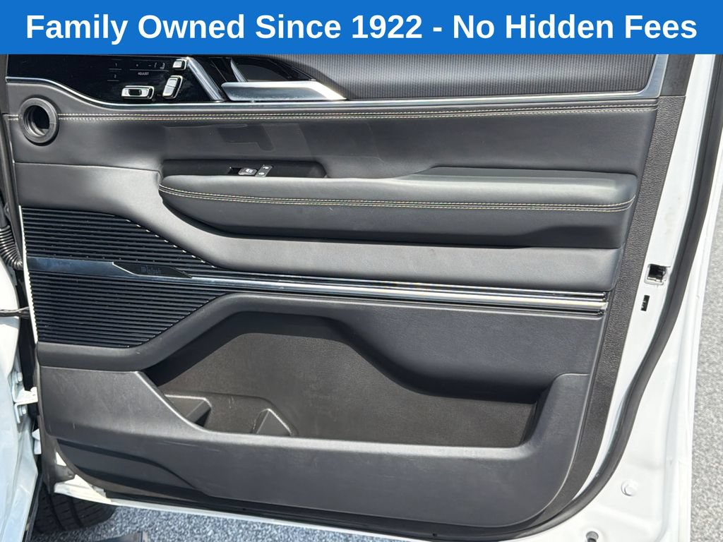 Used 2025 Jeep Grand Wagoneer L Series II Obsidian w/ Quick Order Packagew 28T AWD/4WD image 14