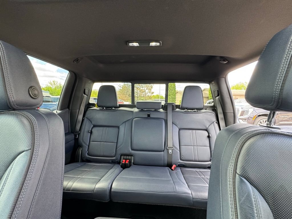 Used 2024 Chevrolet Silverado 1500 High Country w/ High Country Premium Package AWD/4WD image 34