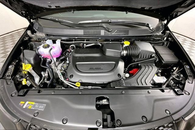 New 2026 Chrysler Pacifica Limited w/ Uconnect Theater Family Group image 2