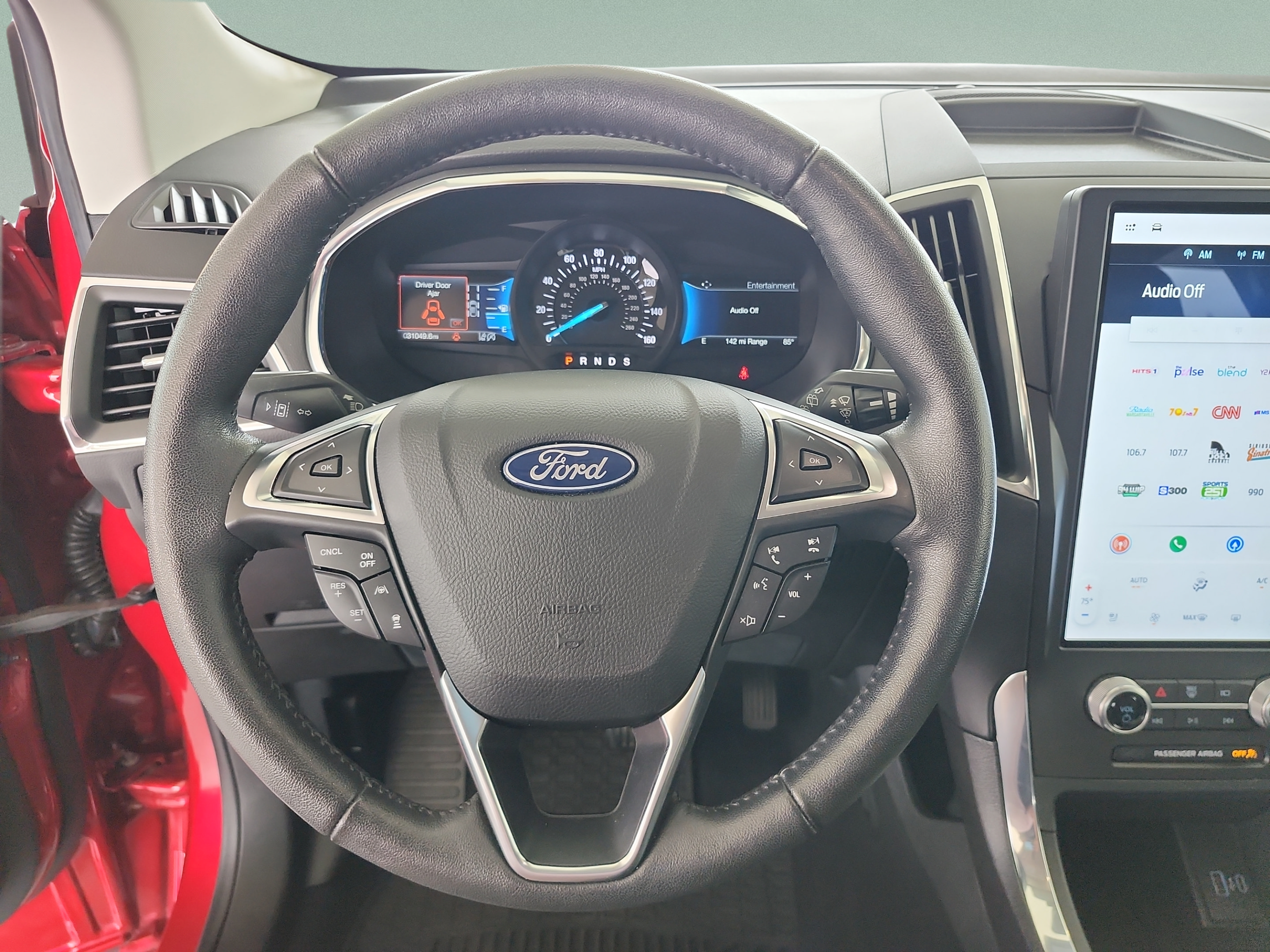 Used 2021 Ford Edge Titanium FWD image 9