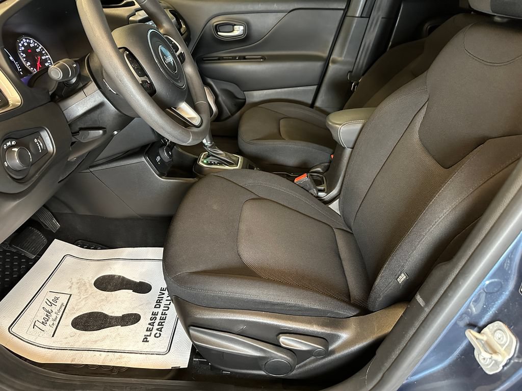 Used 2023 Jeep Renegade Latitude AWD/4WD image 19