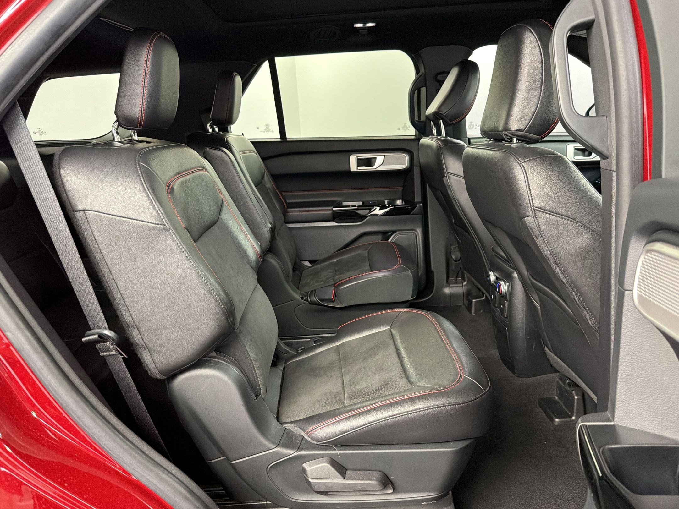 Used 2022 Ford Explorer ST-Line w/ Class IV Trailer Tow Package image 29