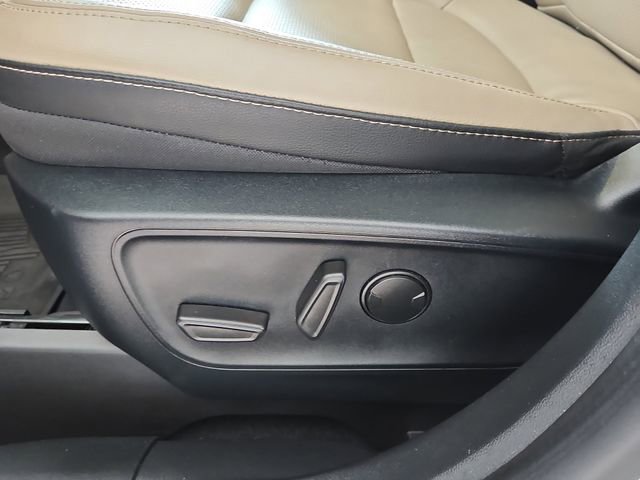 Used 2021 Ford Escape Titanium image 17