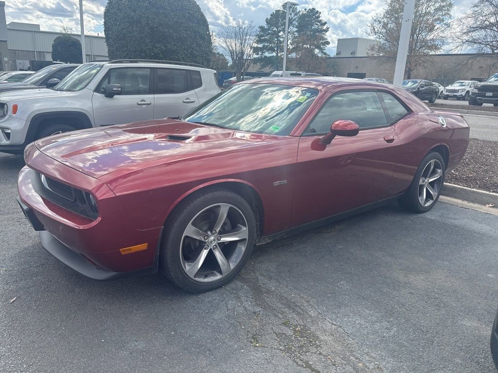 Used 2014 Dodge Challenger SXT image 2
