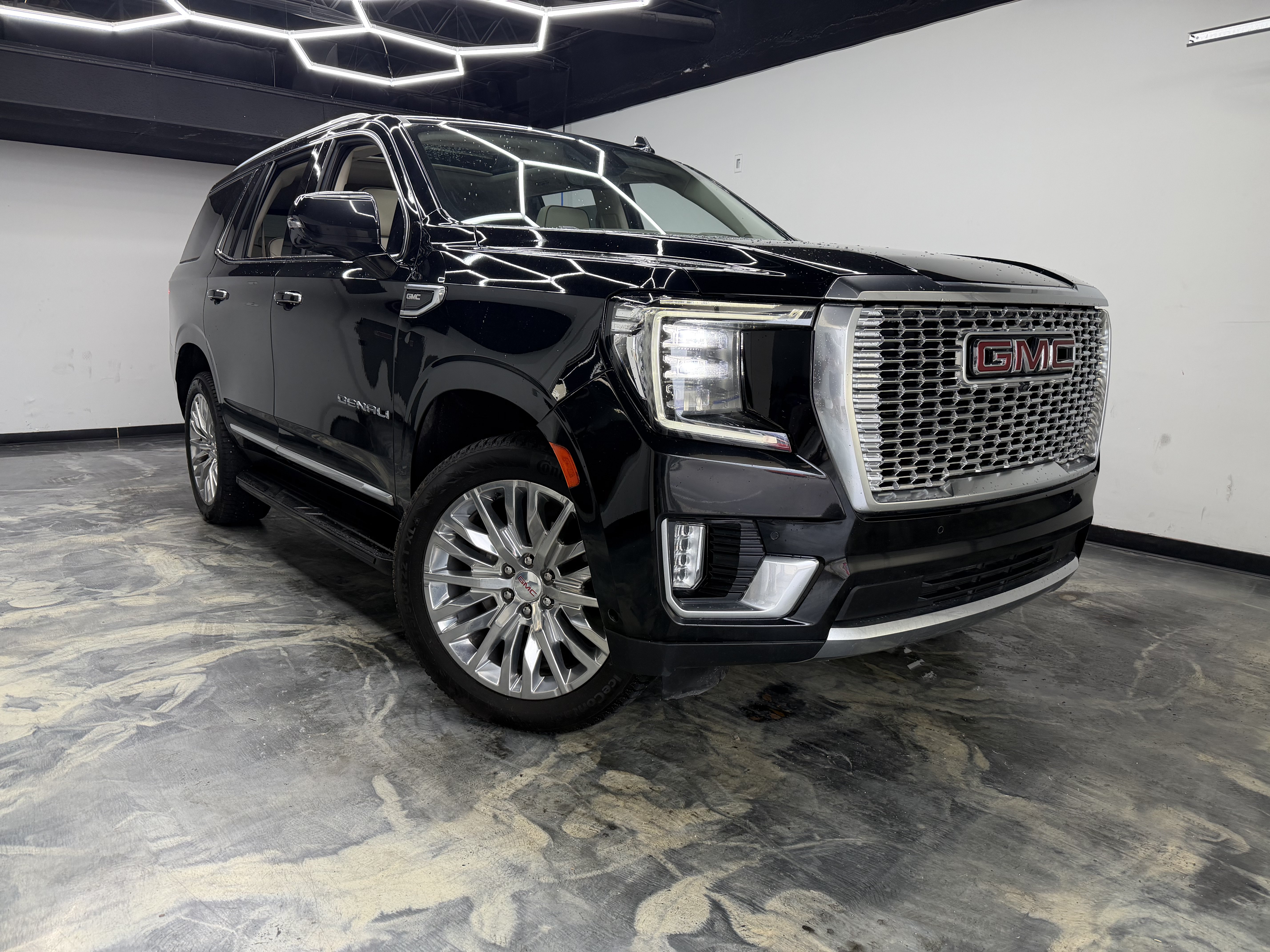 Used 2023 GMC Yukon Denali w/ Advanced Technology Package AWD/4WD image 7