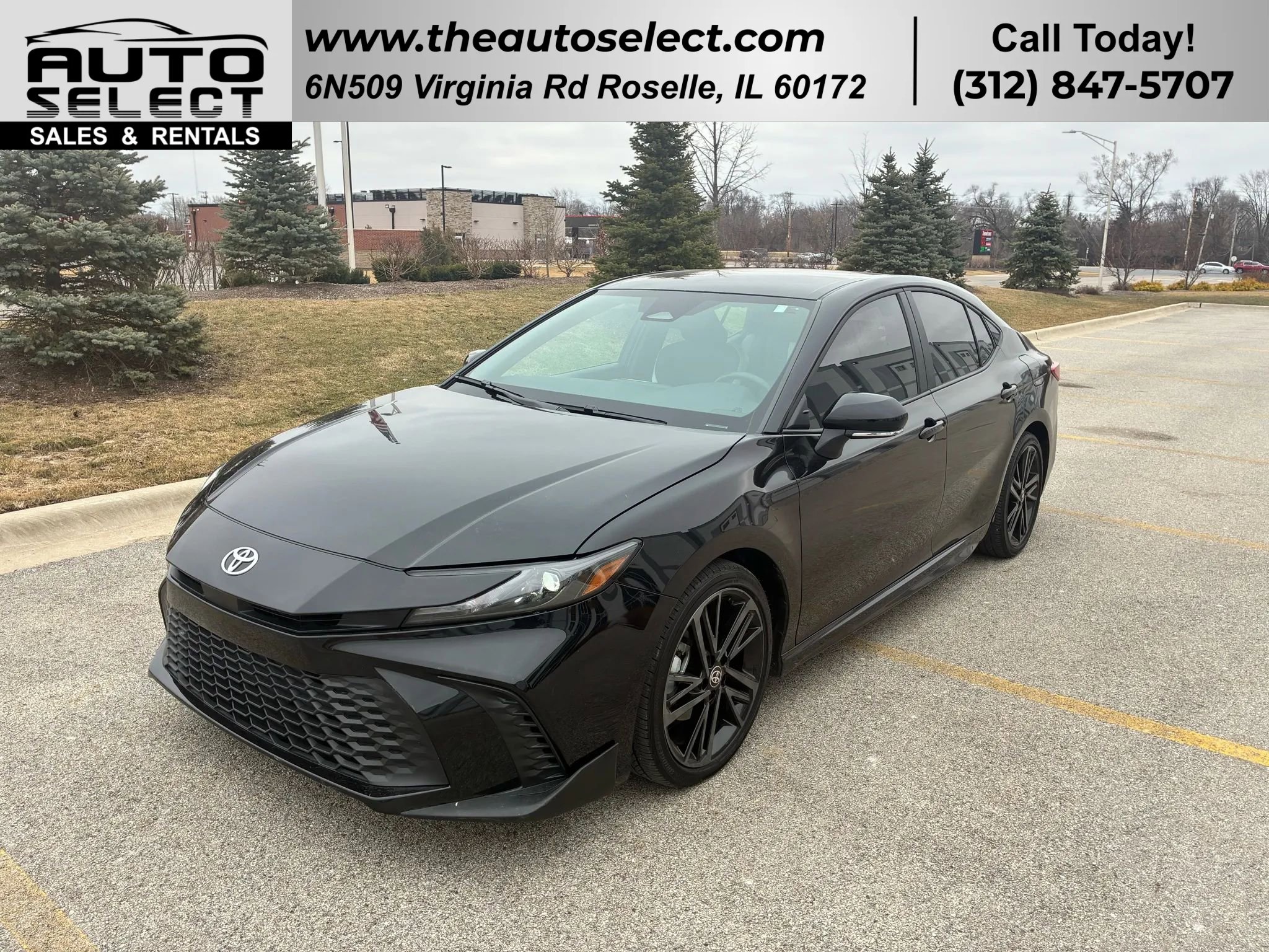 Used 2025 Toyota Camry SE image 1