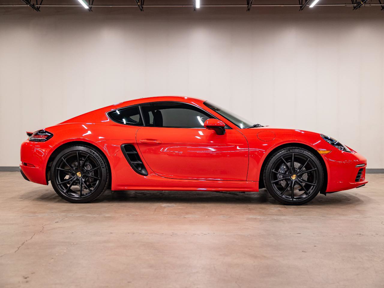 Used 2022 Porsche 718 Cayman RWD image 6