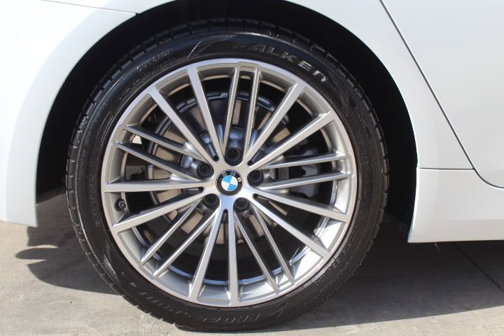 Used 2020 BMW 530e xDrive w/ Premium Package image 10
