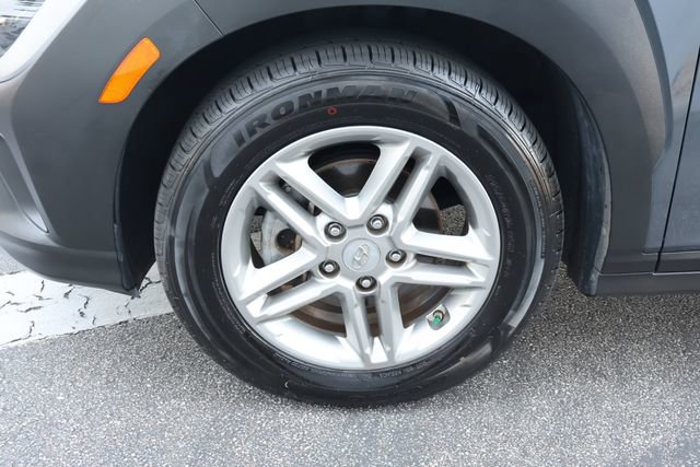Used 2022 Hyundai Kona SE image 11