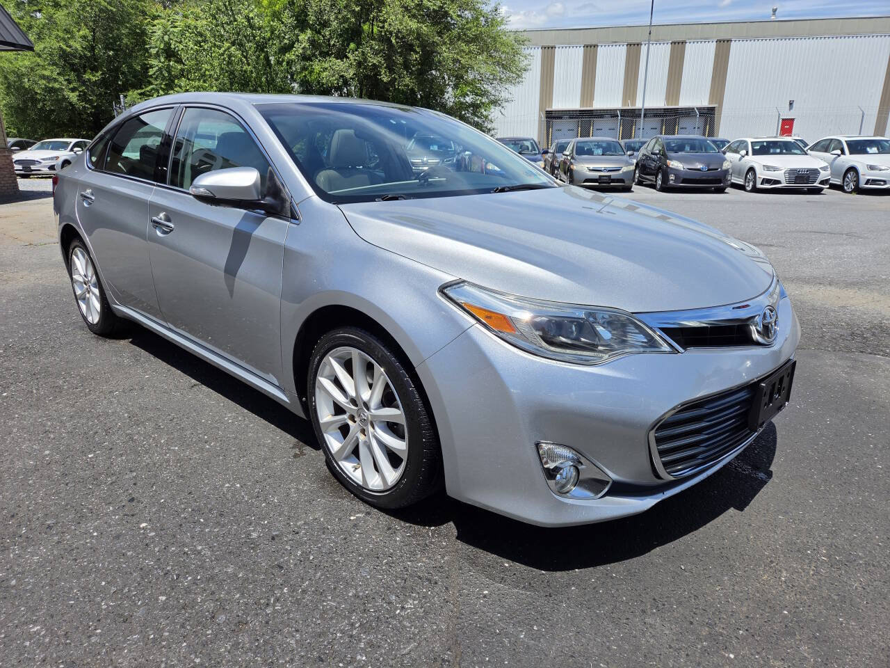 Used 2015 Toyota Avalon Limited FWD image 4