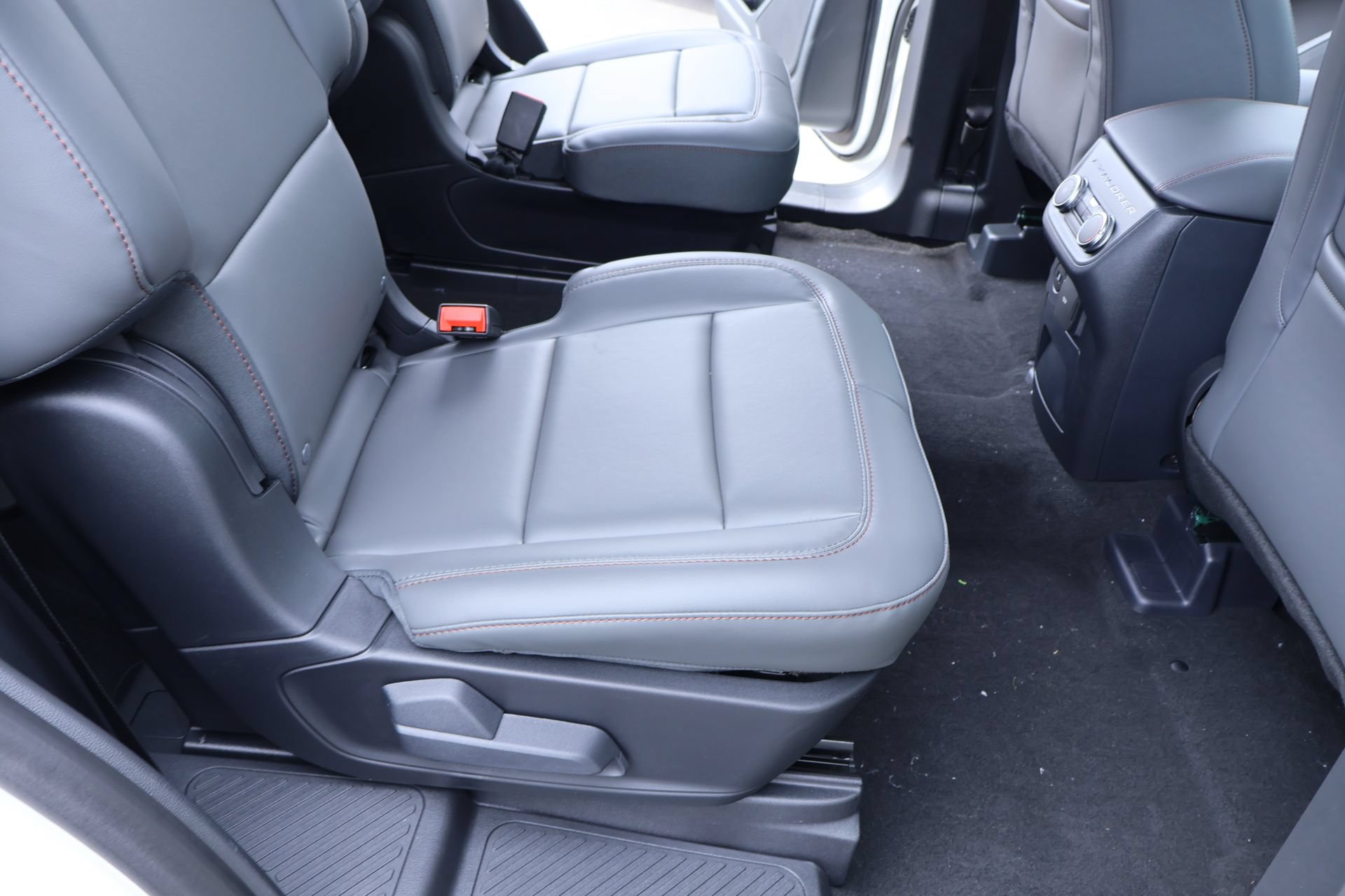 New 2026 Ford Explorer Active w/ Active Comfort Package AWD/4WD image 16
