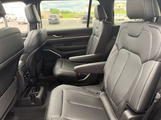New 2026 Jeep Grand Cherokee L Limited w/ Limited Altitude Package AWD/4WD image 18