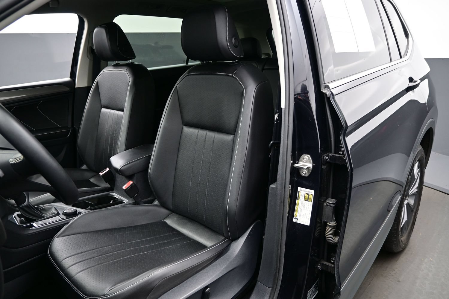 Used 2022 Volkswagen Tiguan SE AWD/4WD image 12