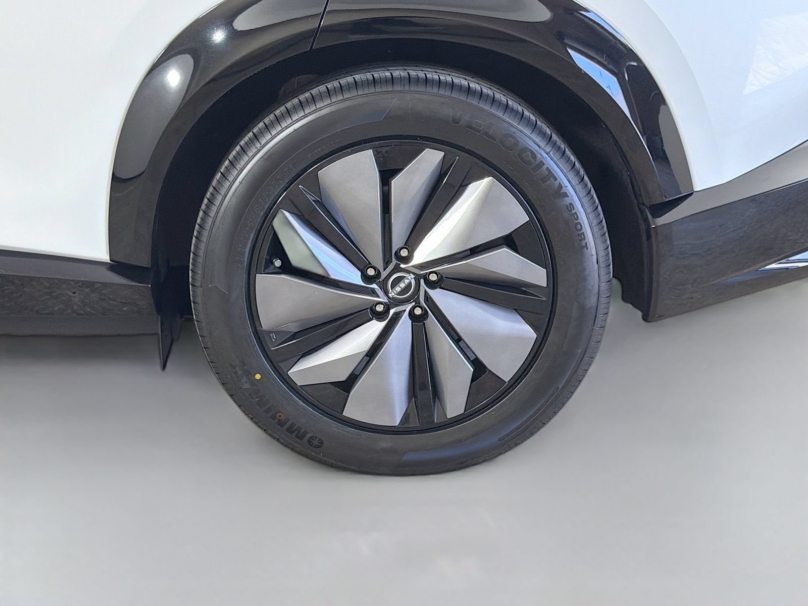 Used 2023 Nissan Ariya FWD image 36