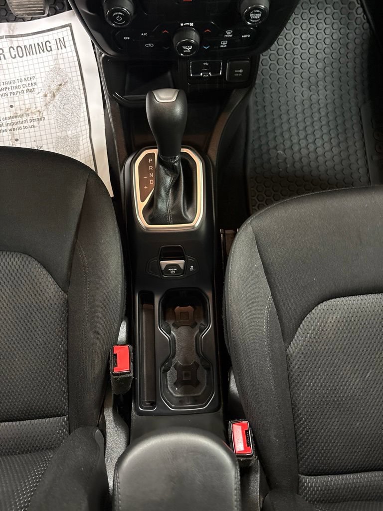 Used 2020 Jeep Renegade Altitude FWD image 14