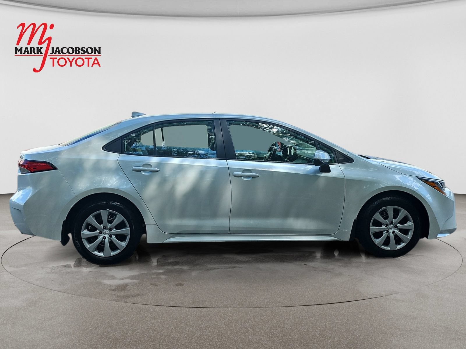Used 2026 Toyota Corolla LE FWD image 7