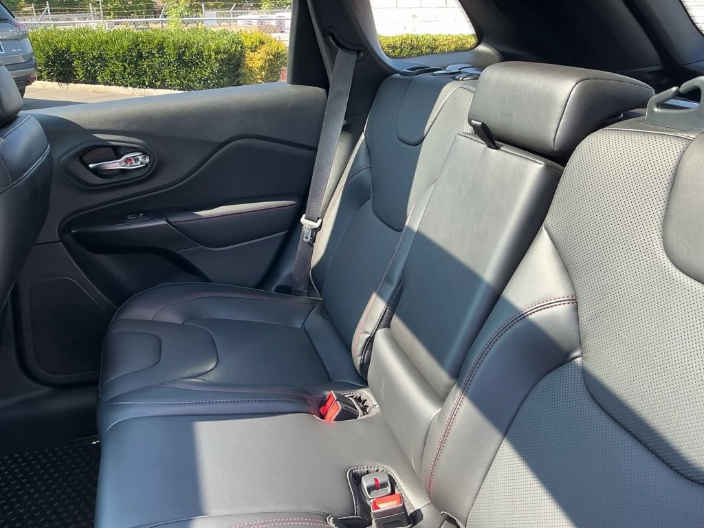 Used 2020 Jeep Cherokee Trailhawk AWD/4WD image 24