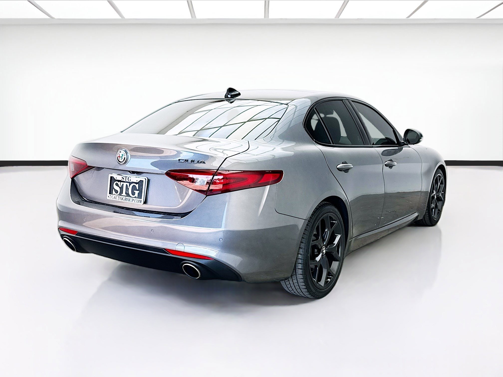 Used 2021 Alfa Romeo Giulia Ti w/ Nero Edizione image 4