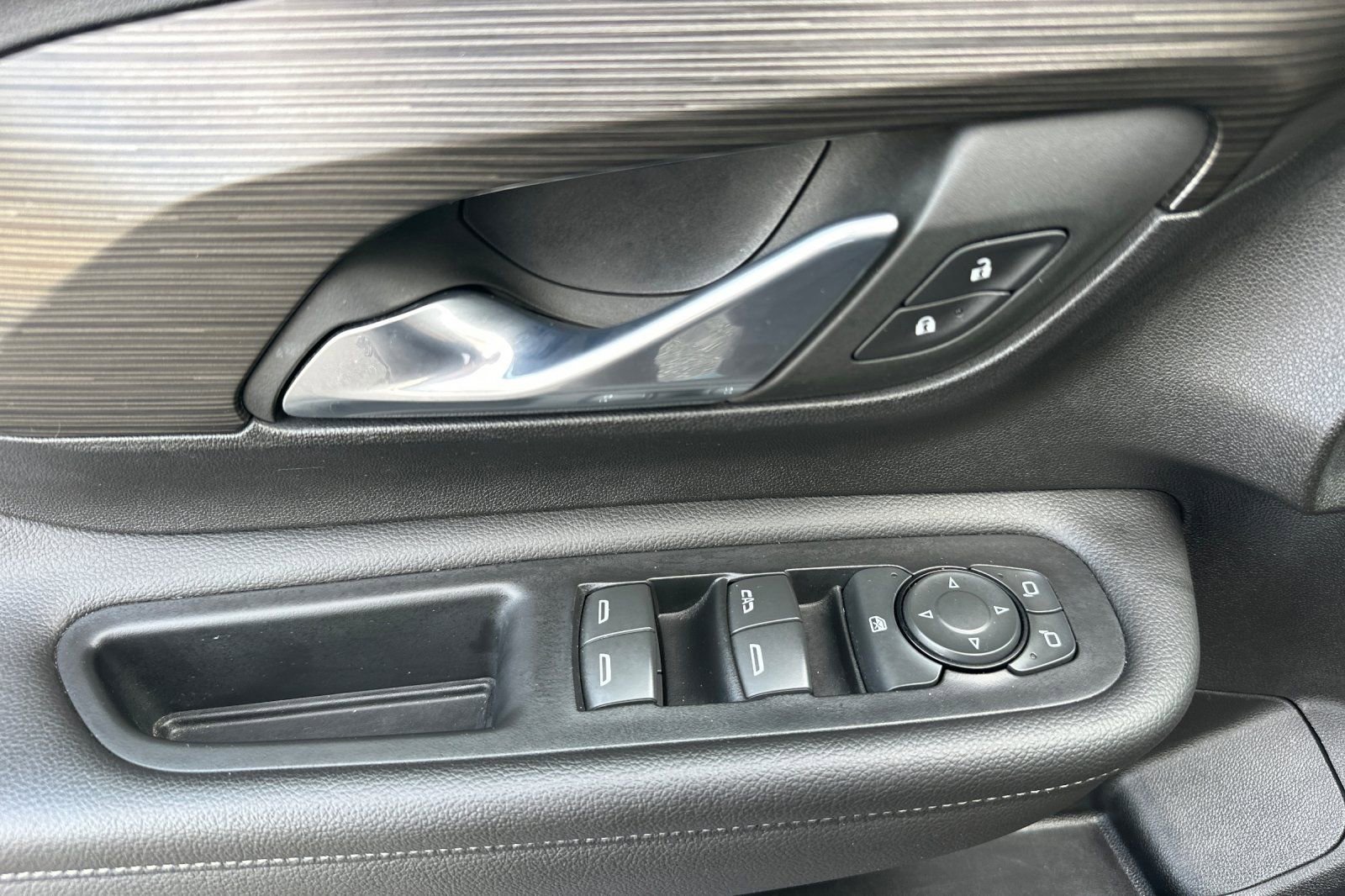 Certified 2023 GMC Terrain SLE w/ Elevation Edition image 11