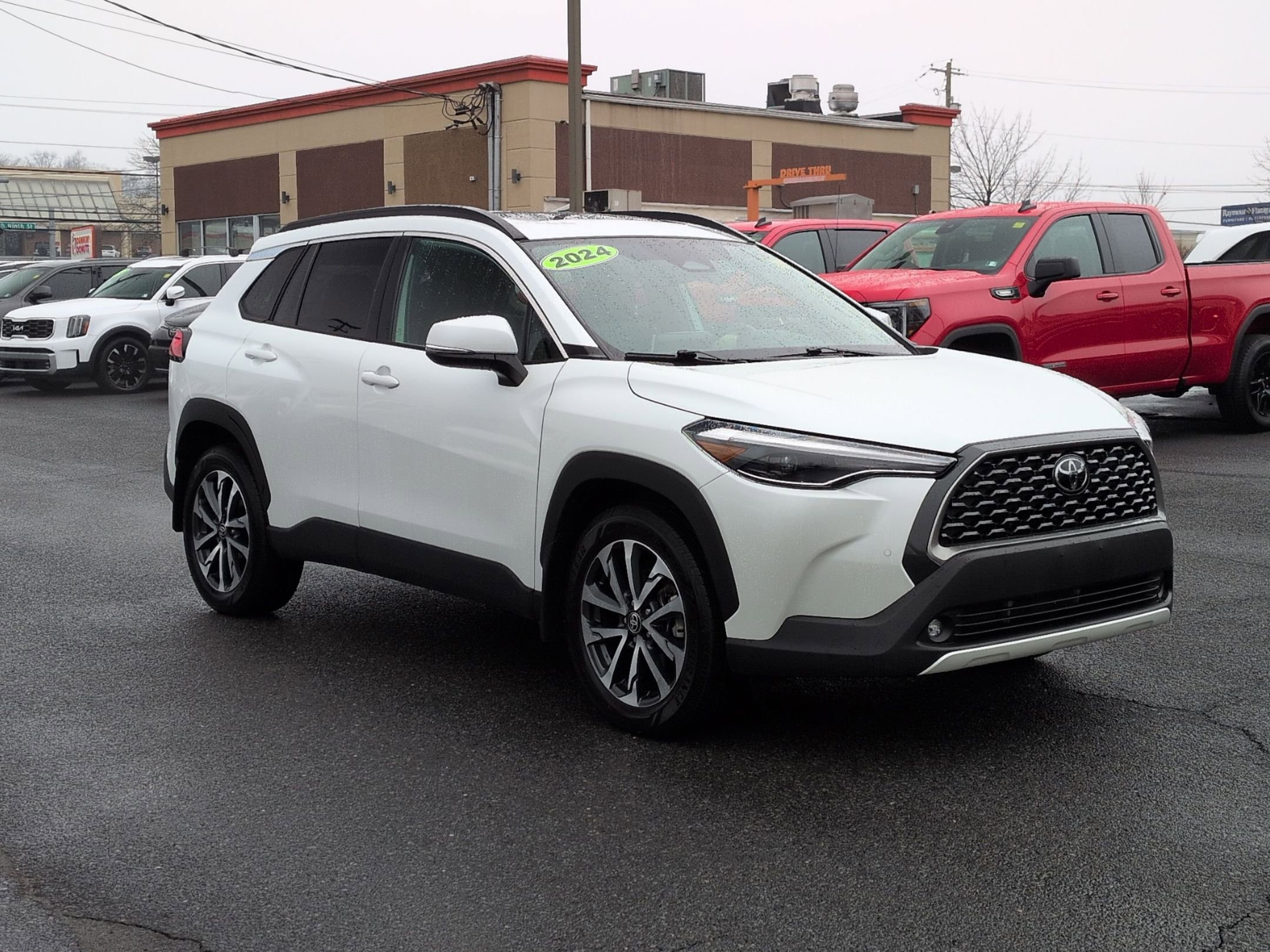 Used 2024 Toyota Corolla Cross XLE w/ Convenience Package image 3