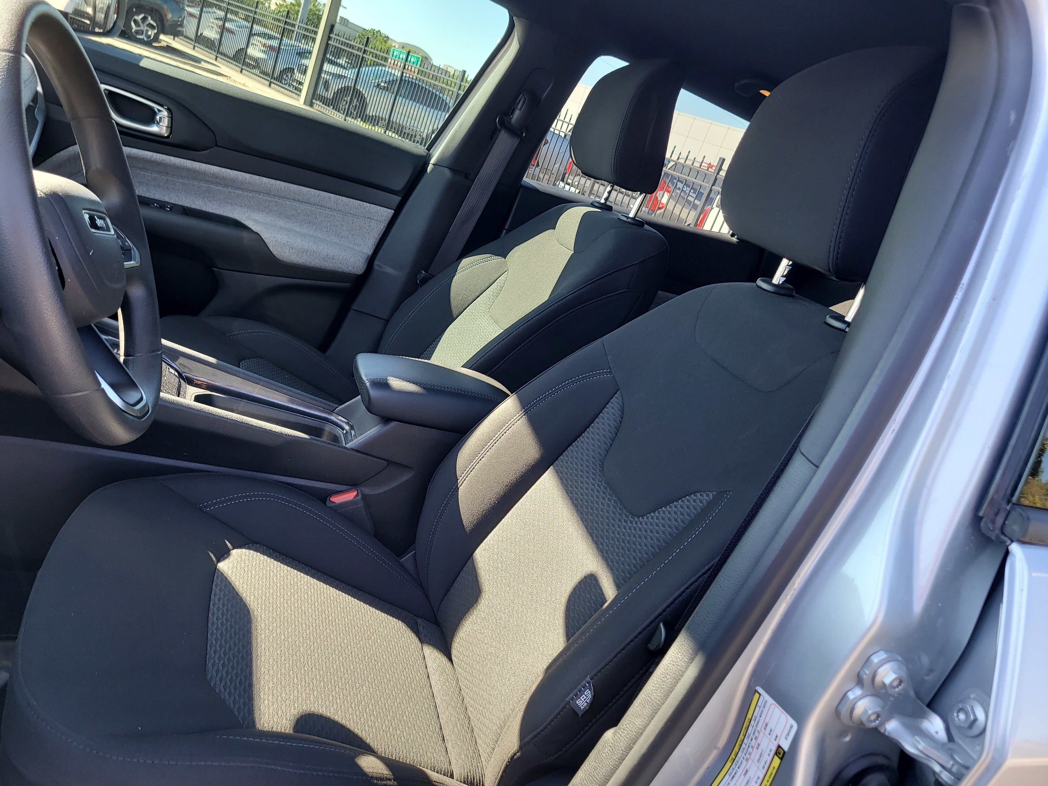 Used 2025 Jeep Compass Sport image 20