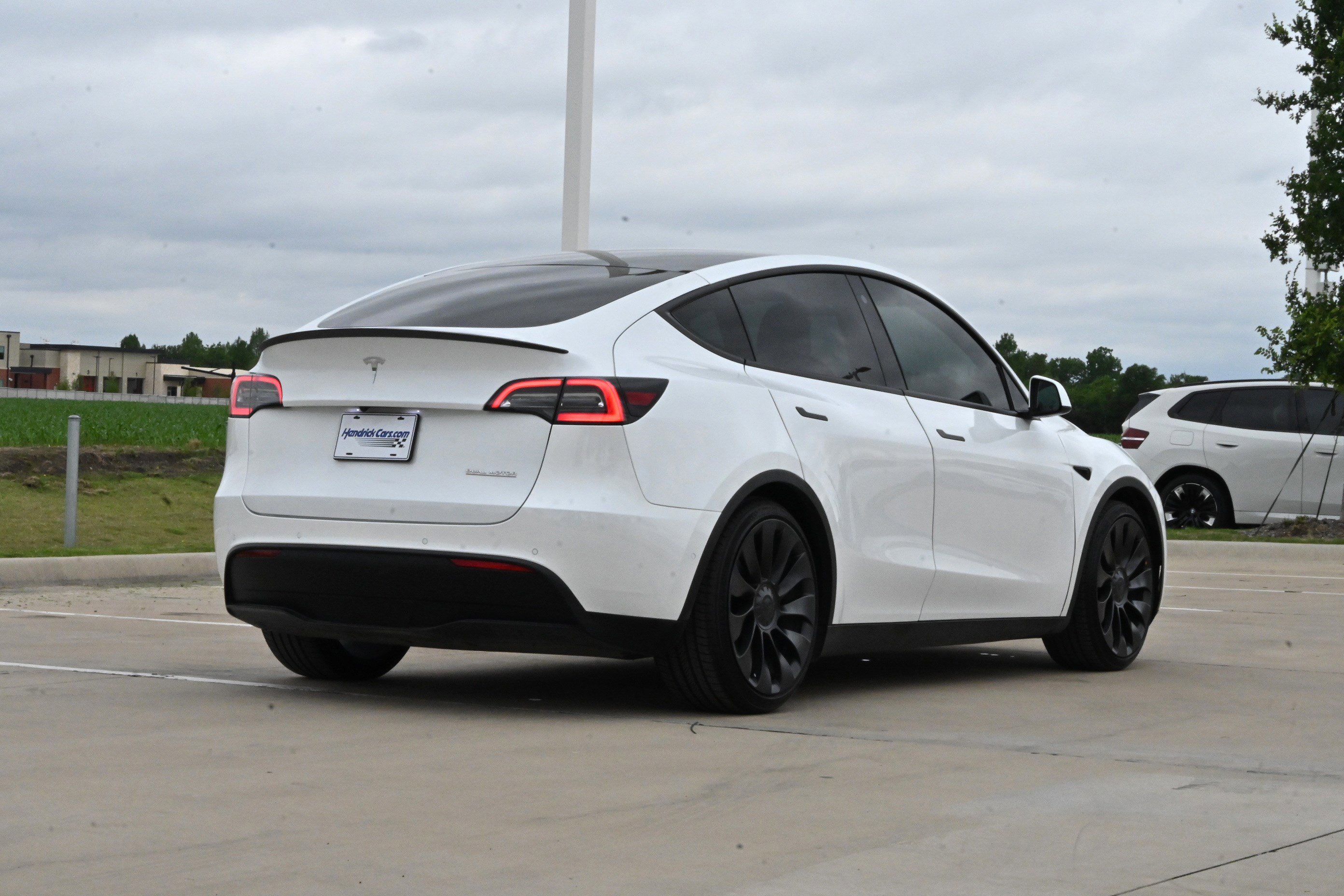 Used 2022 Tesla Model Y Performance AWD/4WD image 9