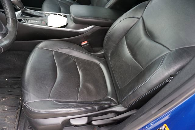 Used 2017 Chevrolet Volt Premier w/ Driver Confidence II Package FWD image 11