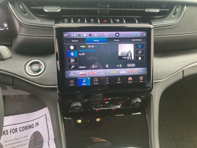 Used 2023 Jeep Grand Cherokee Limited image 16