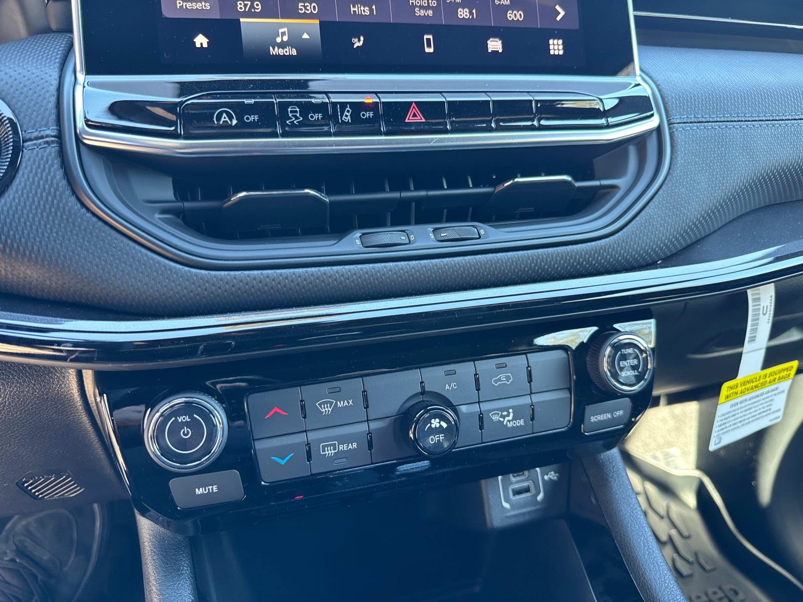 New 2026 Jeep Compass Latitude AWD/4WD image 22