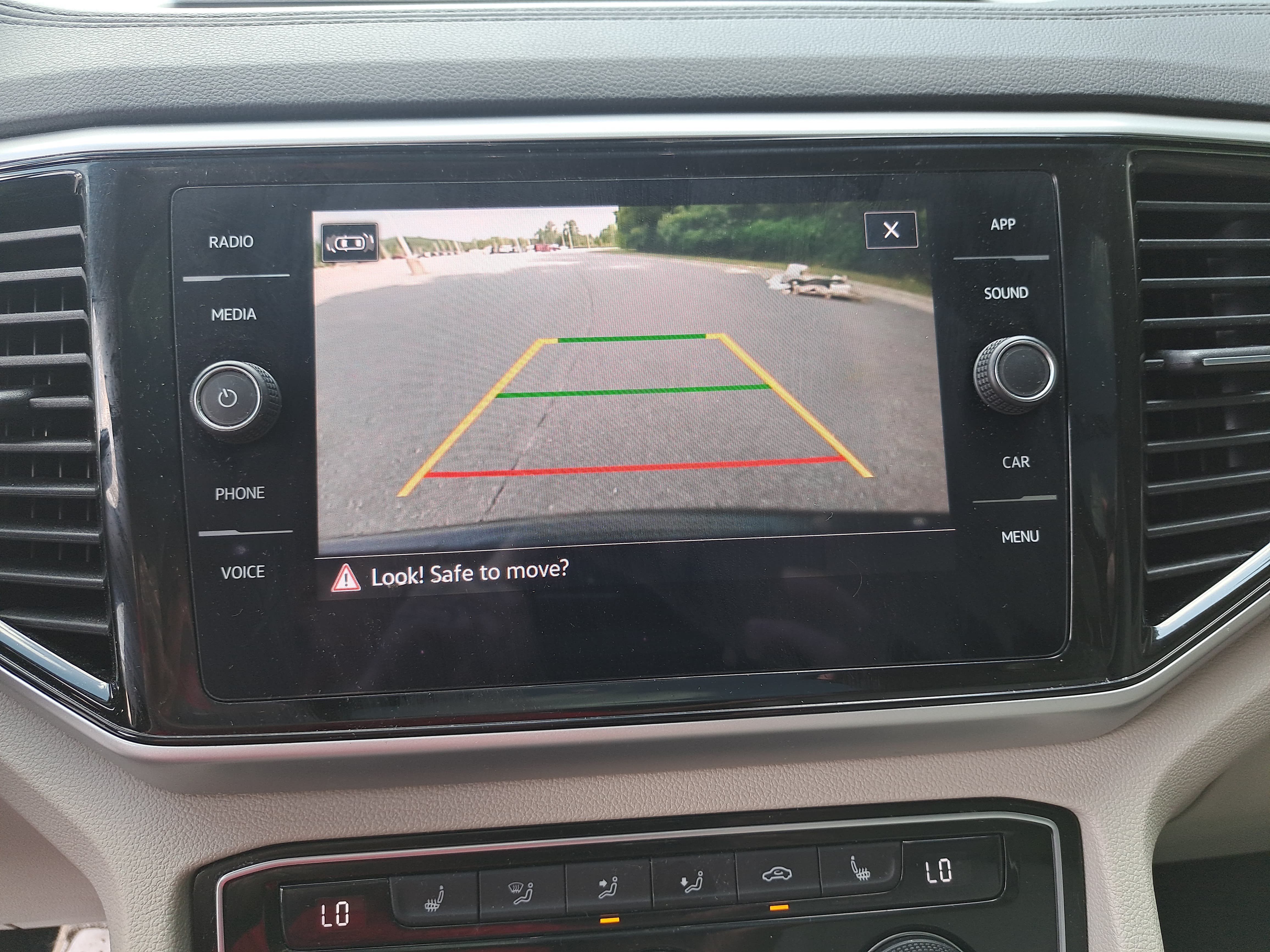 Used 2023 Volkswagen Atlas SE w/ Panoramic Sunroof Package FWD image 23