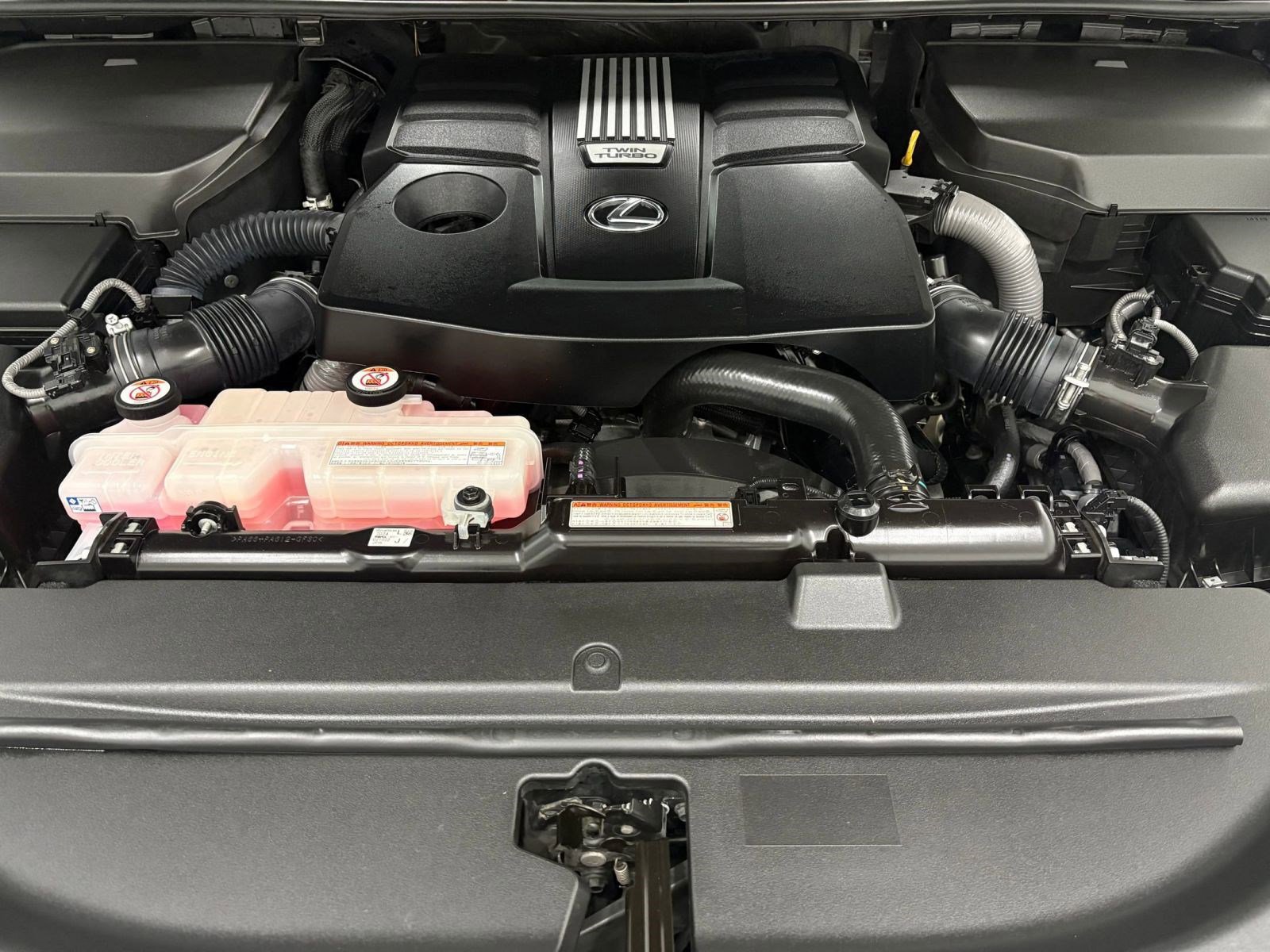 Used 2022 Lexus LX 600 4WD w/ Ultra Luxury Package image 32