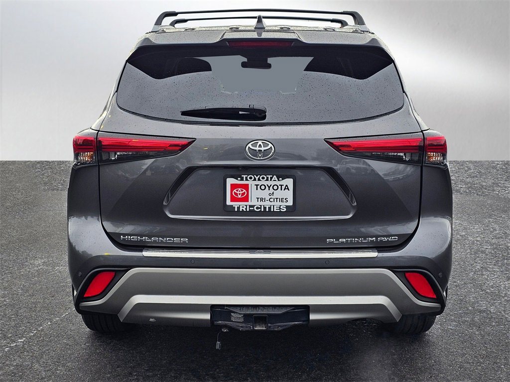 Used 2023 Toyota Highlander Platinum image 4