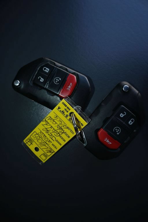 Used 2022 Jeep Gladiator Rubicon w/ Cold Weather Group AWD/4WD image 29
