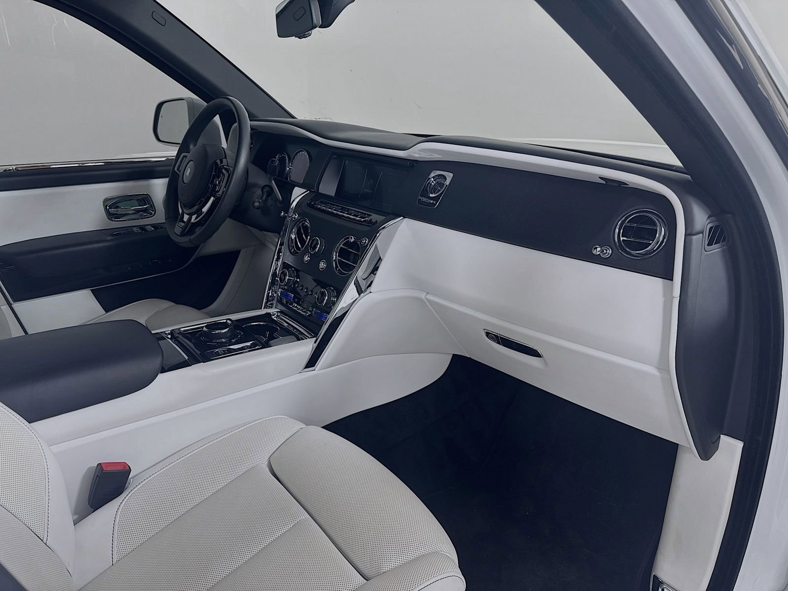 Used 2021 Rolls-Royce Cullinan AWD/4WD image 12