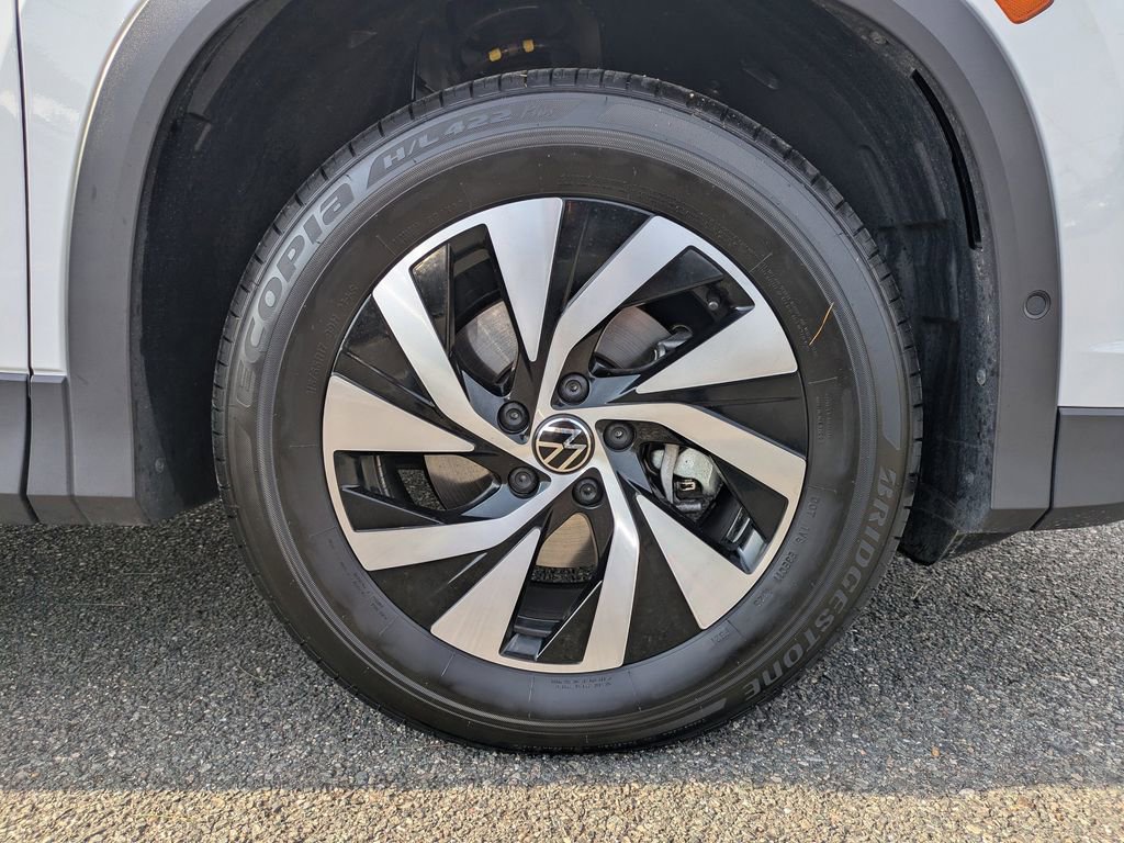 Certified 2025 Volkswagen Tiguan S image 11