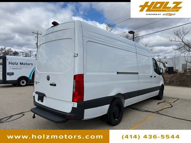 Used 2024 Mercedes-Benz eSprinter 170 Cargo image 4
