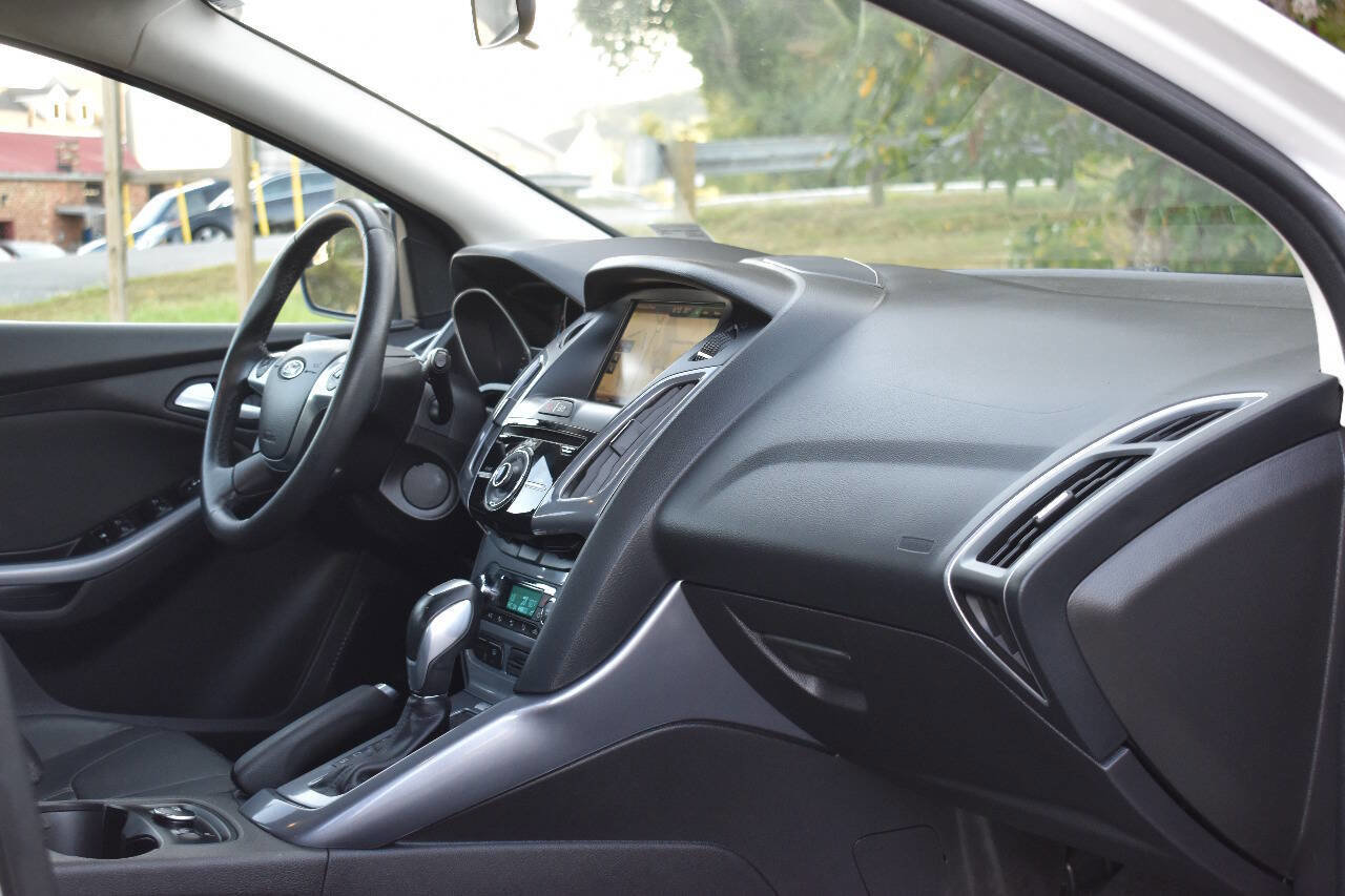 Used 2014 Ford Focus Titanium image 16
