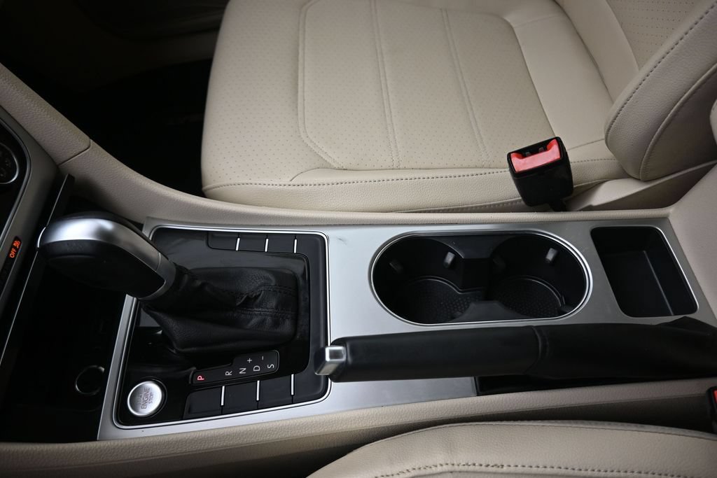 Used 2019 Volkswagen Passat 2.0T Wolfsburg w/ Wheels & Sunroof Package FWD image 23