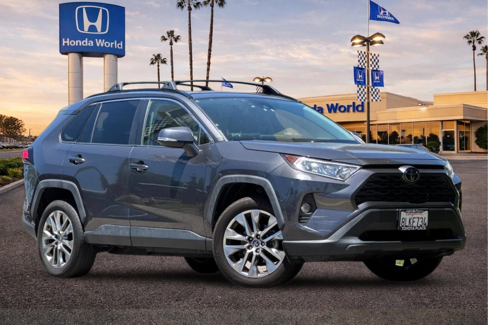 Used 2019 Toyota RAV4 XLE Premium FWD image 2