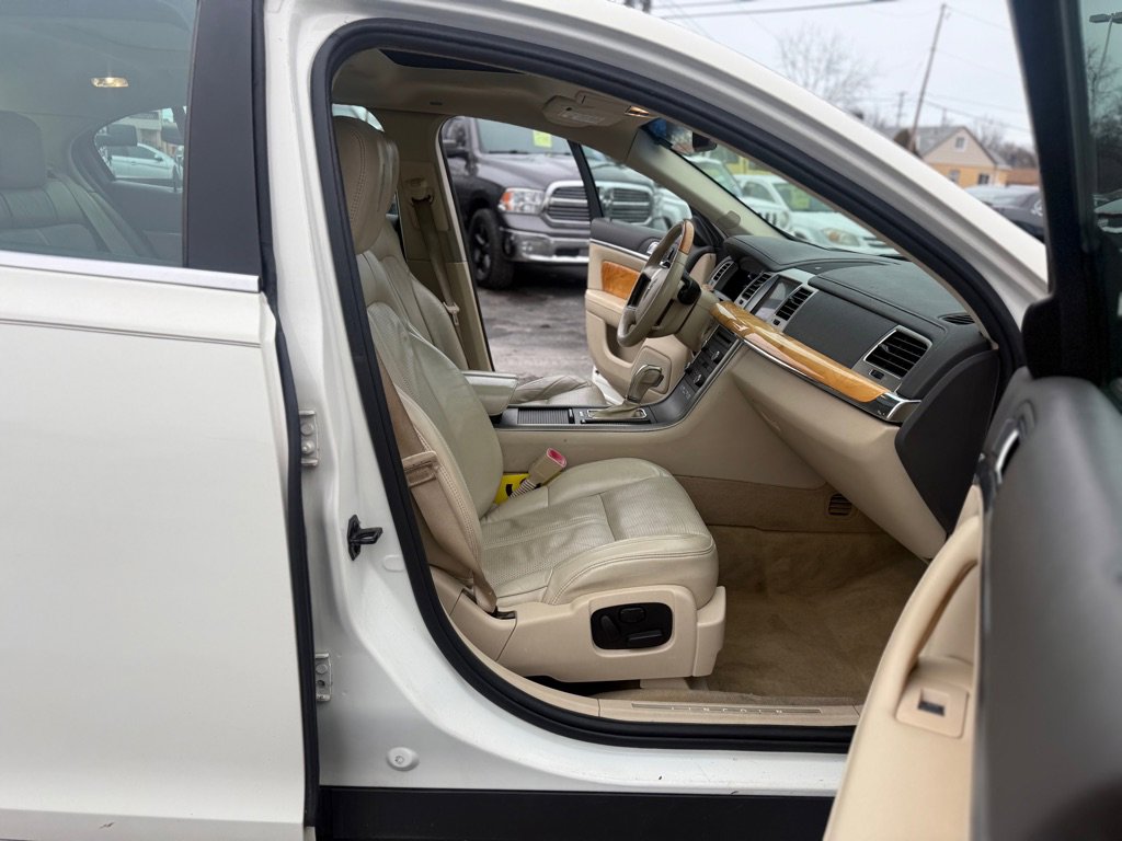 Used 2012 Lincoln MKS AWD image 11