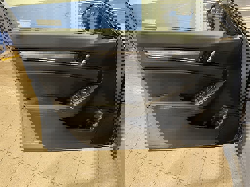 Used 2022 Honda Accord Sport image 29