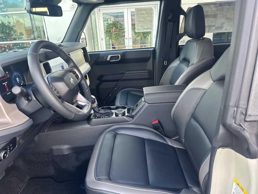 Used 2025 Ford Bronco Outer Banks AWD/4WD image 9