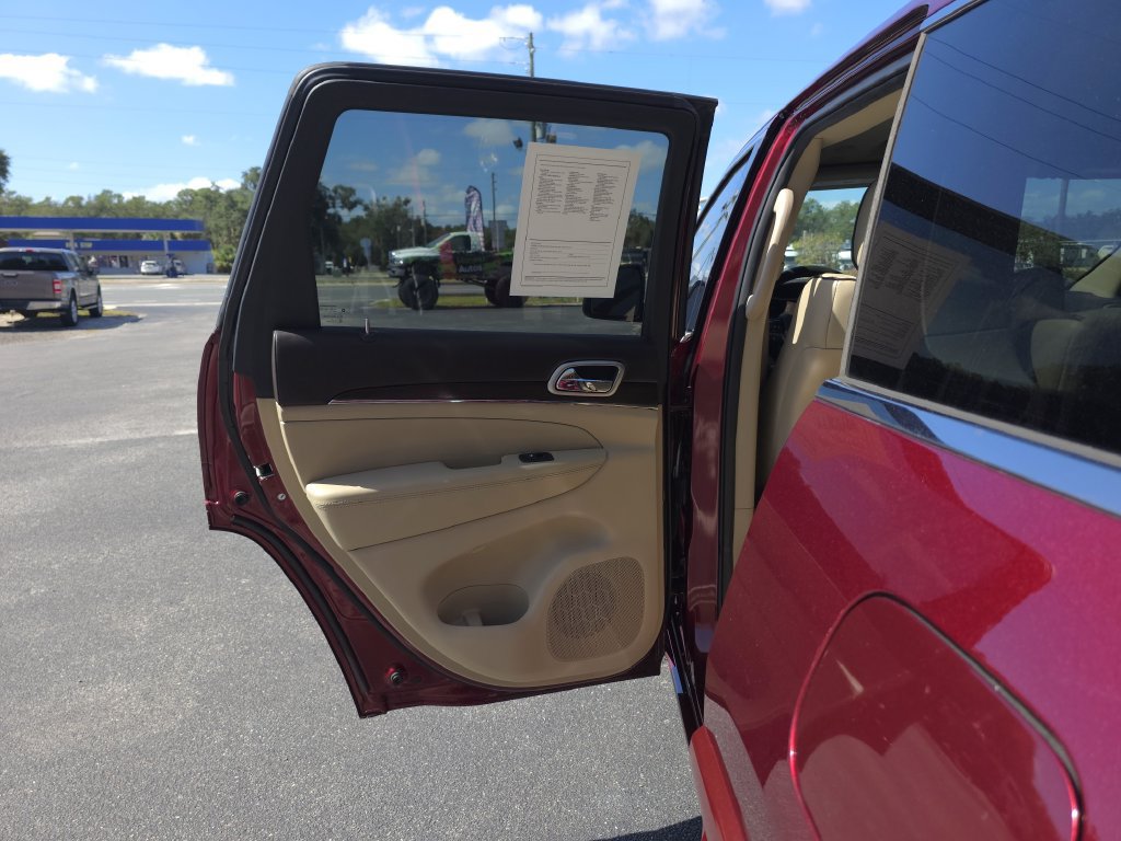 Used 2018 Jeep Grand Cherokee Overland RWD image 12
