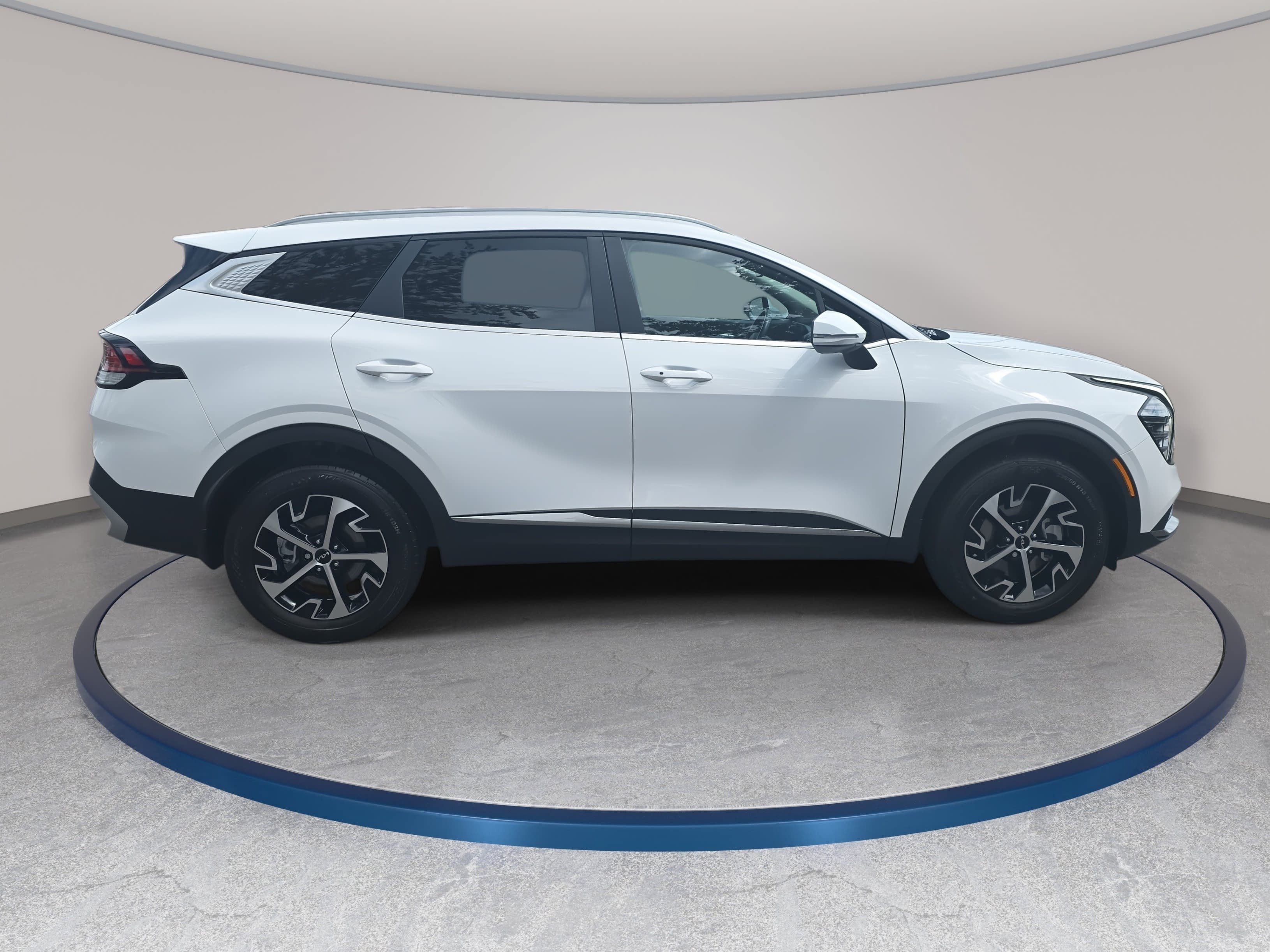 Used 2024 Kia Sportage EX AWD/4WD image 4