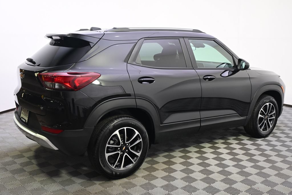 Used 2025 Chevrolet TrailBlazer LT AWD/4WD image 7