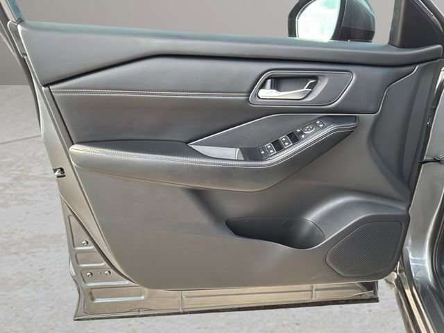 Used 2024 Nissan Rogue SL AWD/4WD image 17